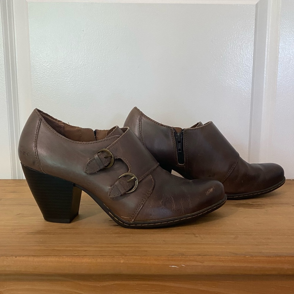 b.o.c. 9.5 Brown Leather Ankle Booties